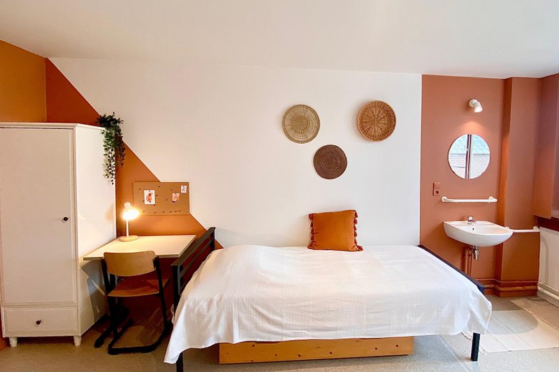 Chambre individuelle confortable au campus CERAN Academy – Hébergement inclus dans le séjour immersion linguistique juniors Belgique