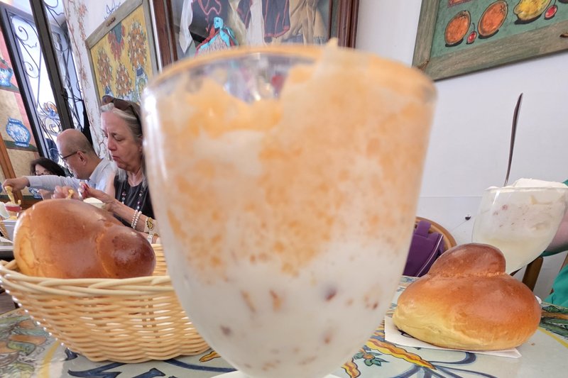 Petit déjeuner sicilien typique au Bam-Bar à Taormina