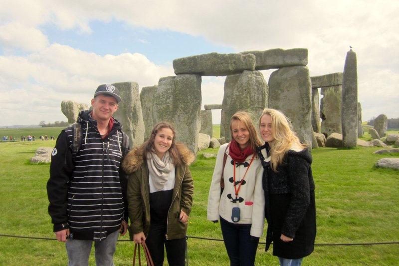 ELC Bristol organise régulièrement des excursions comme à Stonehenge