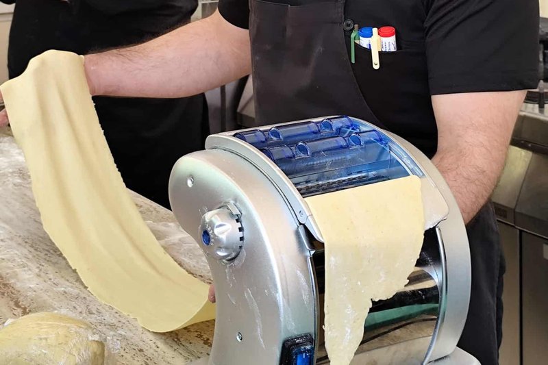 Machine à faire de la pâte à cannolo, dessert succulent à base de ricotta